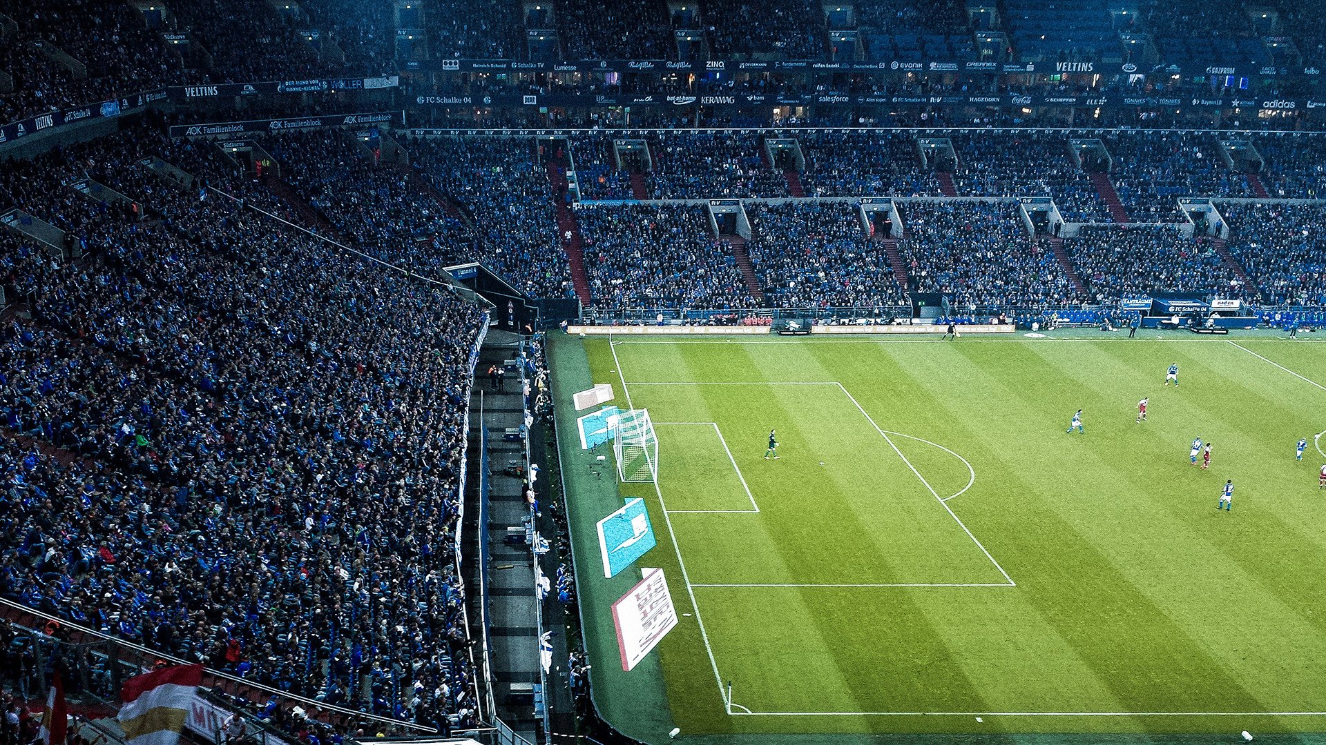 哈德斯菲尔德遭遇连败，保级形势岌岌可危，哈德斯菲尔德主教练